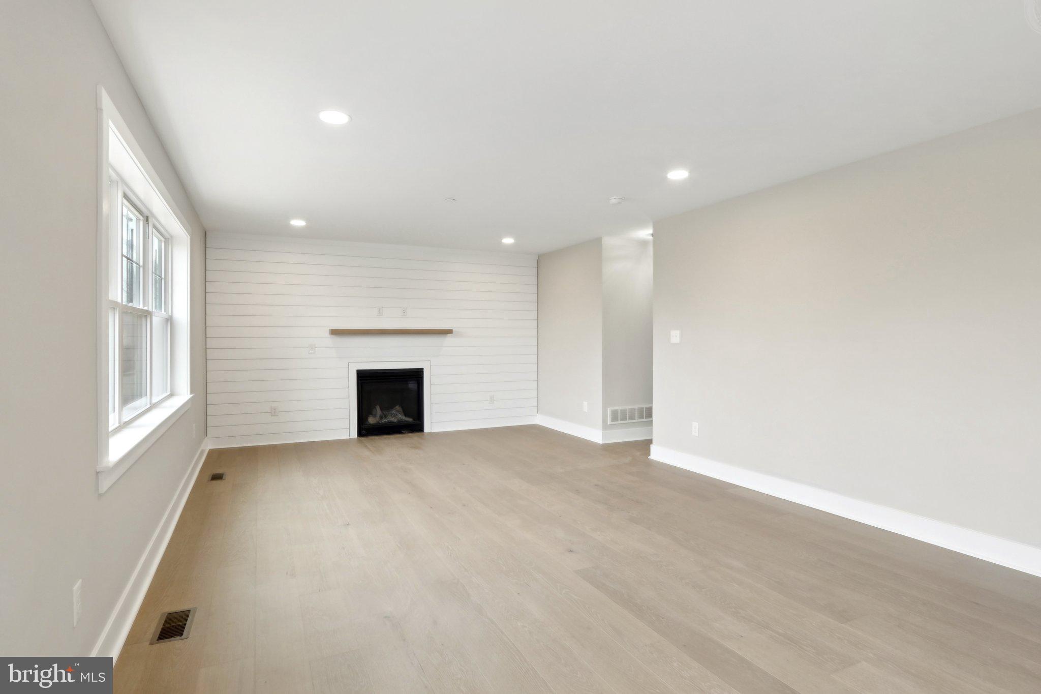 214 4th Ave