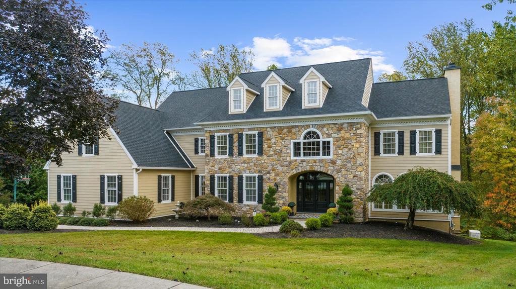 6 GREYSTONE CIRCLE