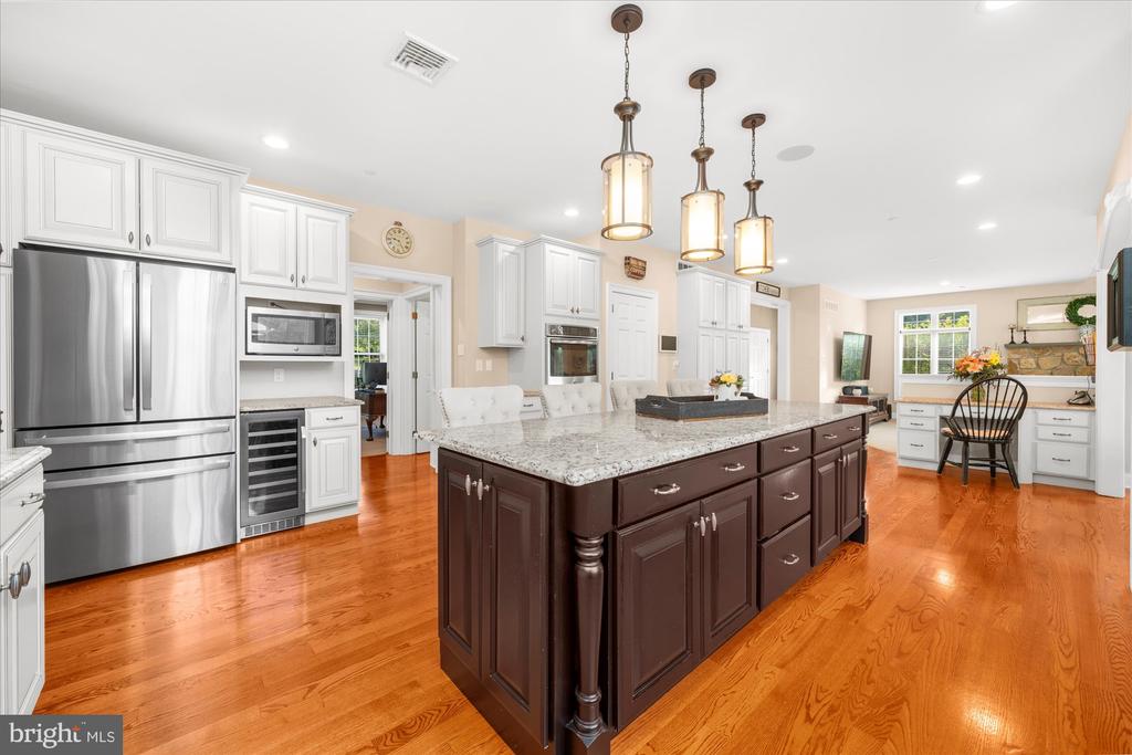 6 GREYSTONE CIRCLE