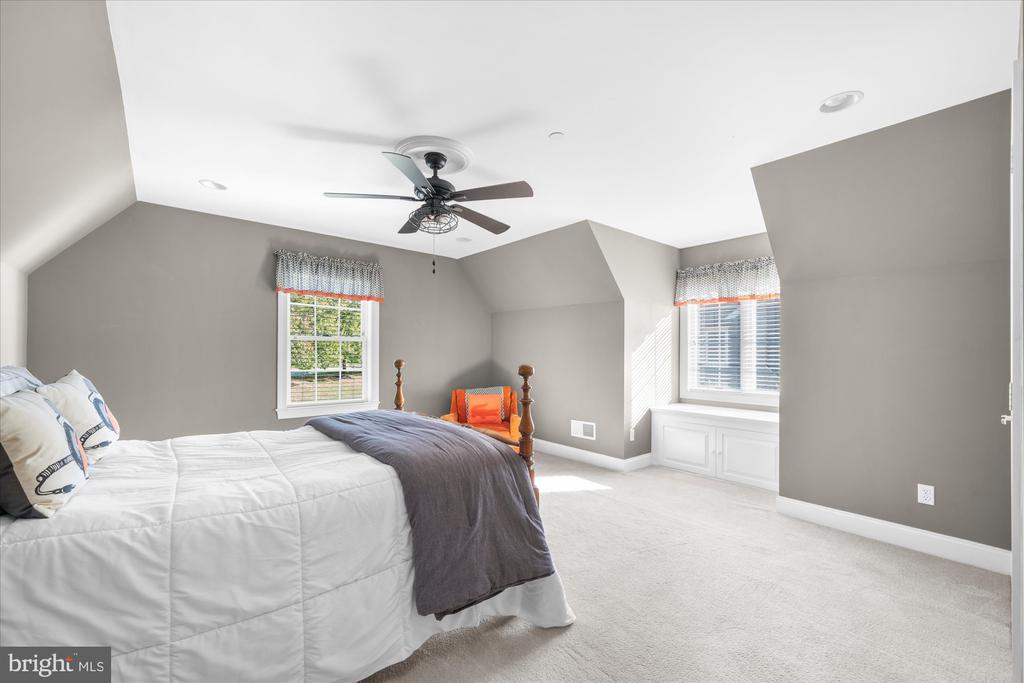 6 GREYSTONE CIRCLE