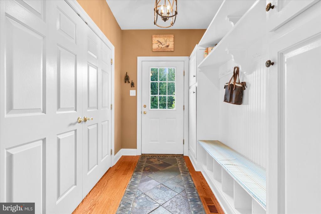 6 GREYSTONE CIRCLE
