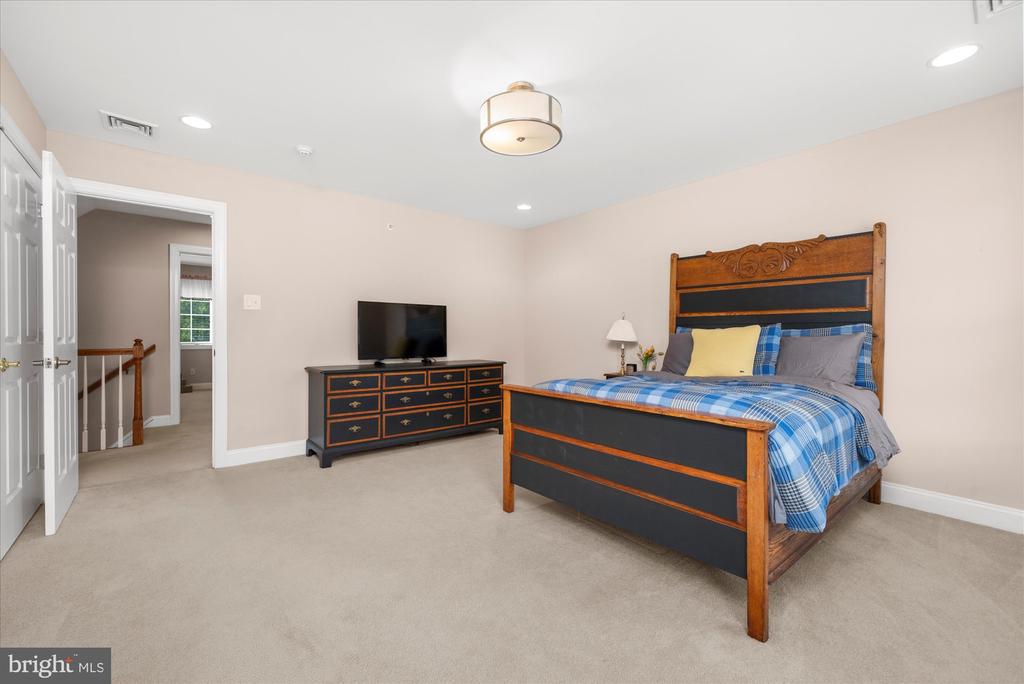 6 GREYSTONE CIRCLE