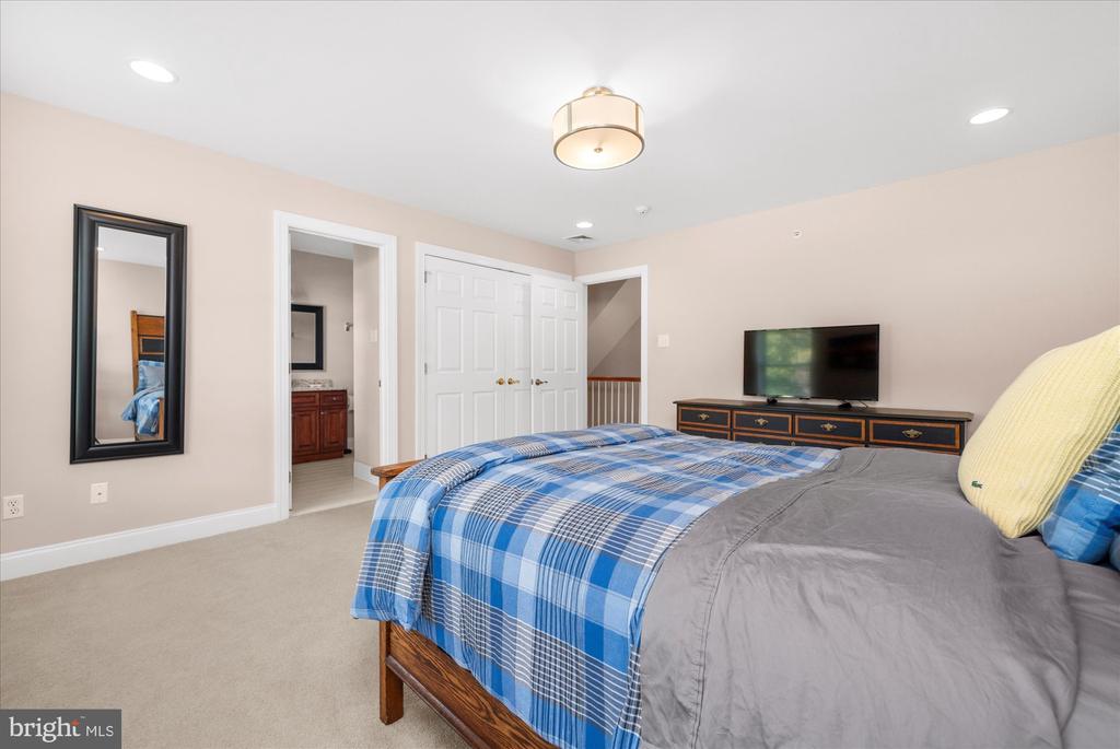 6 GREYSTONE CIRCLE