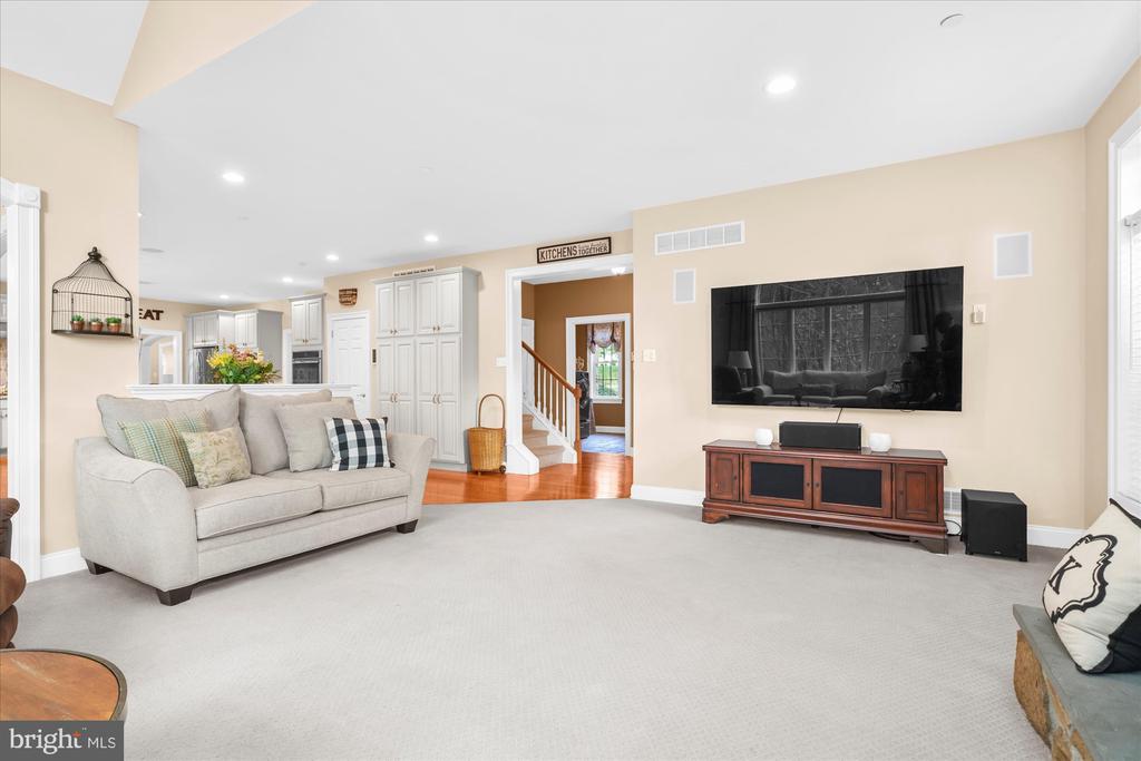 6 GREYSTONE CIRCLE