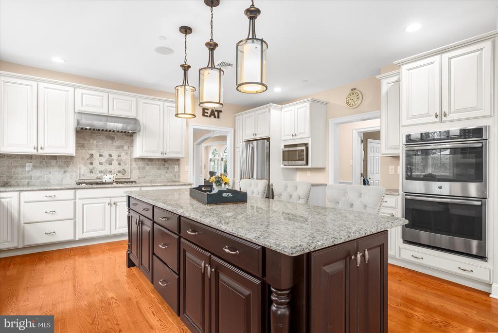 6 GREYSTONE CIRCLE