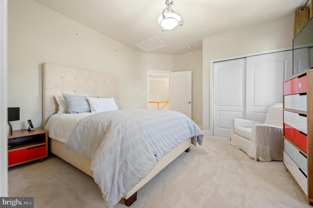 3917 WOODLAND DRIVE
