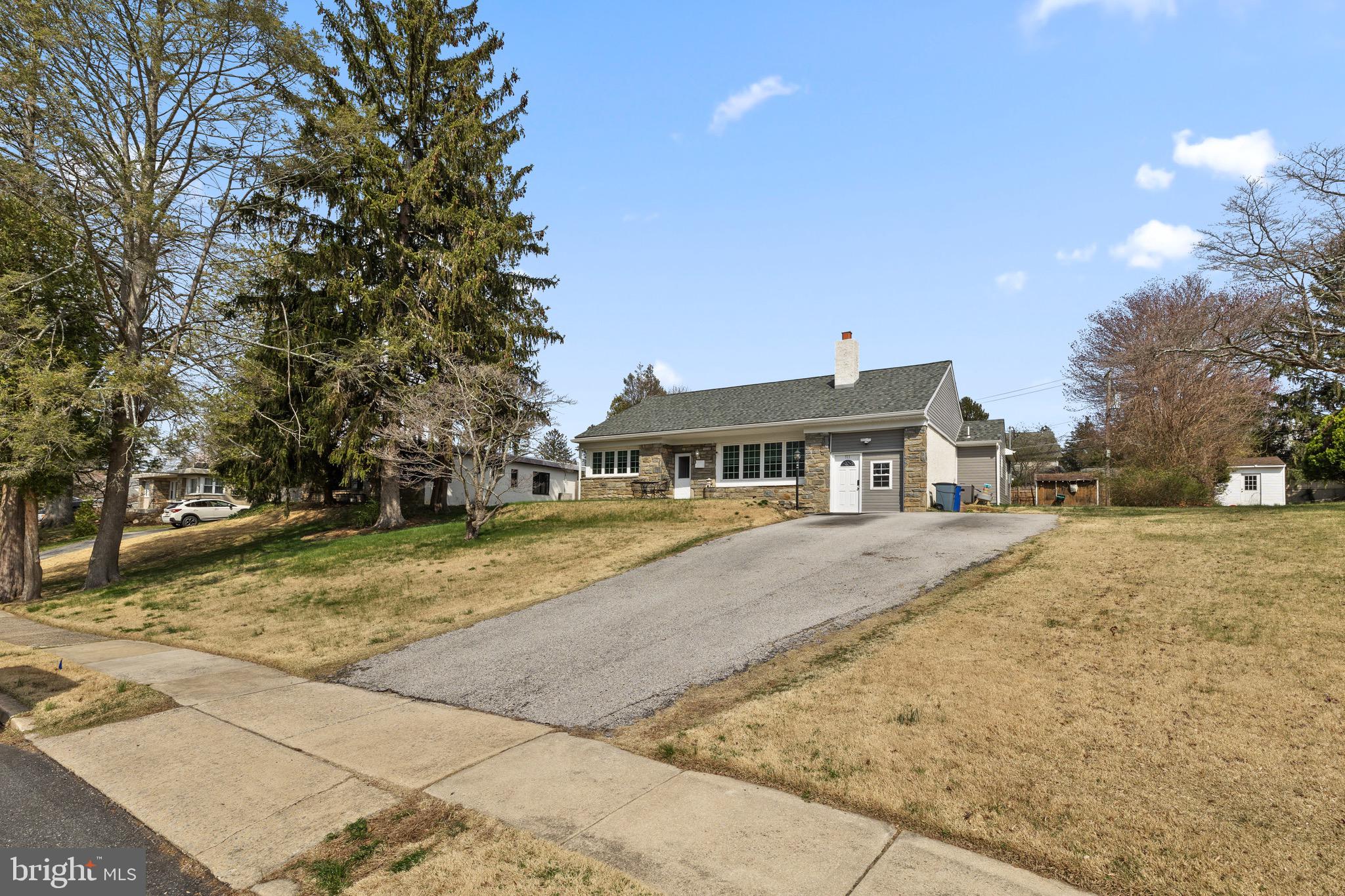 711 HEDGEROW DRIVE