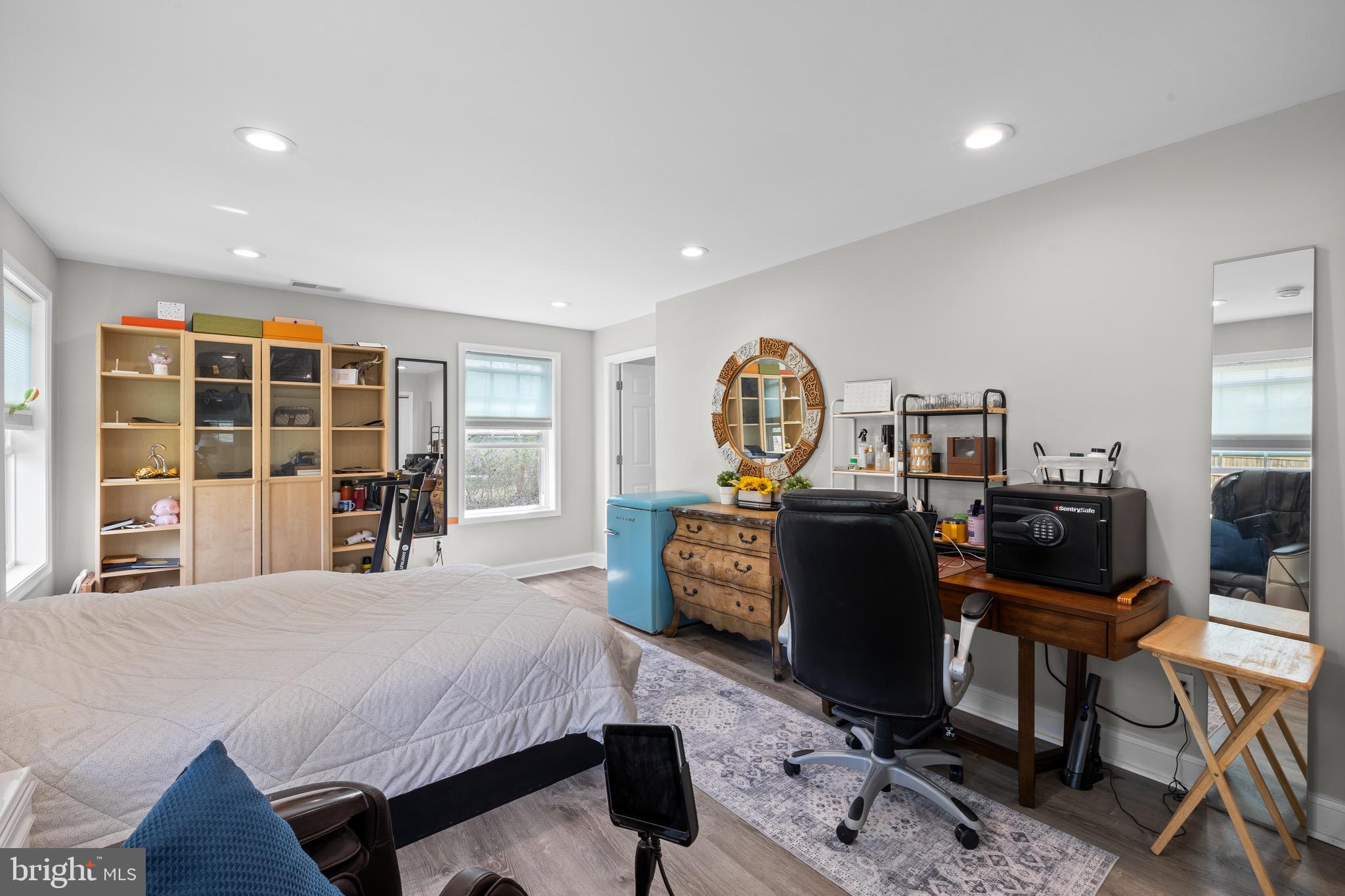 711 HEDGEROW DRIVE