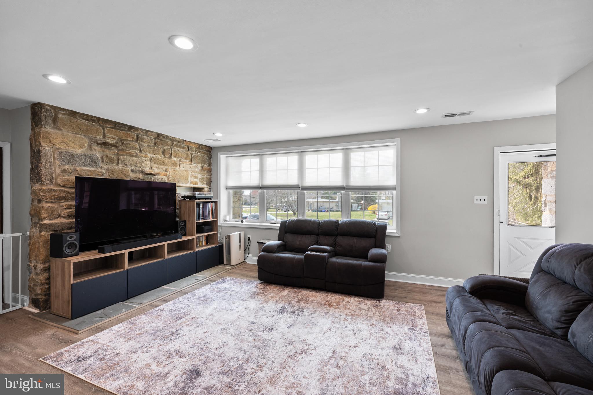 711 HEDGEROW DRIVE