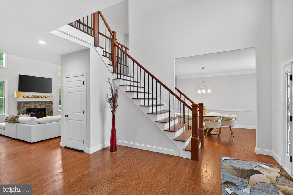 7 OVERFIELD LANE