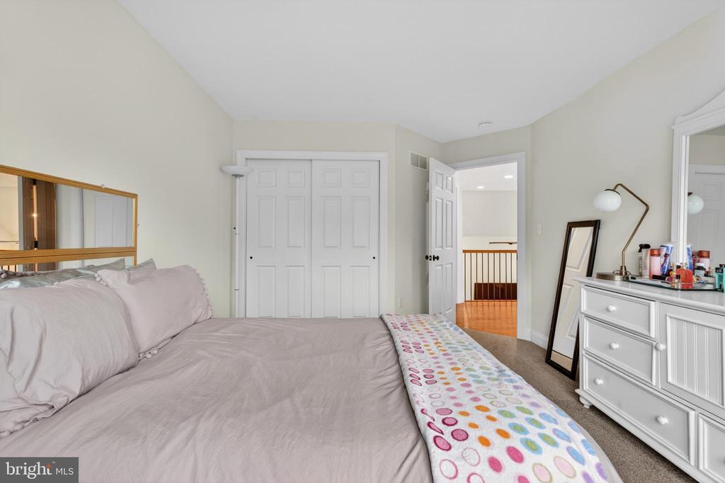 7 OVERFIELD LANE