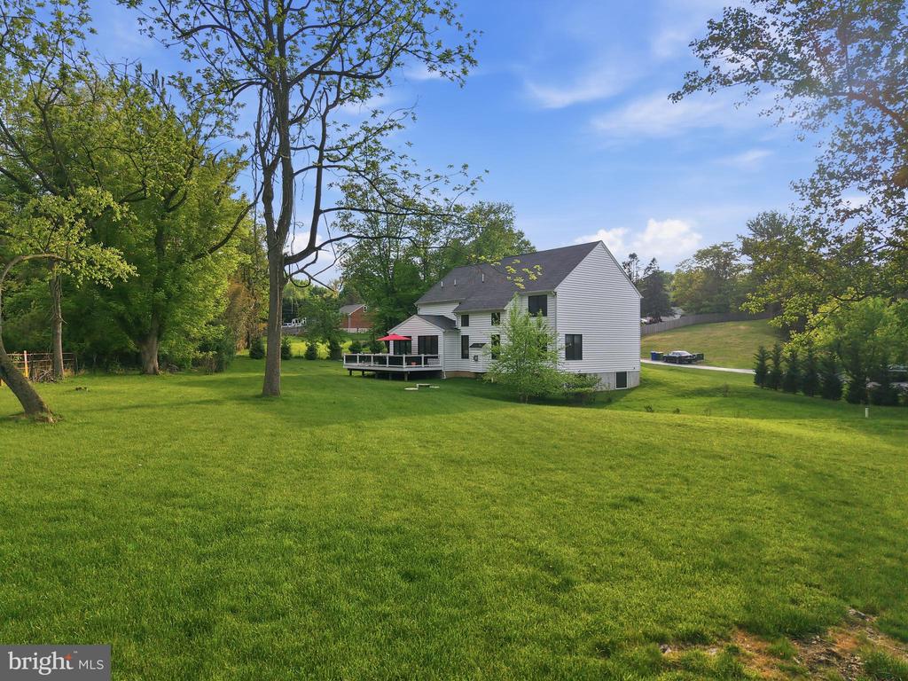 7 OVERFIELD LANE