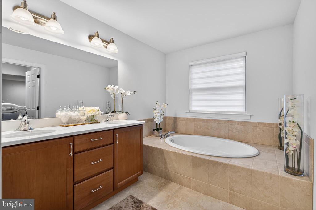 7 OVERFIELD LANE