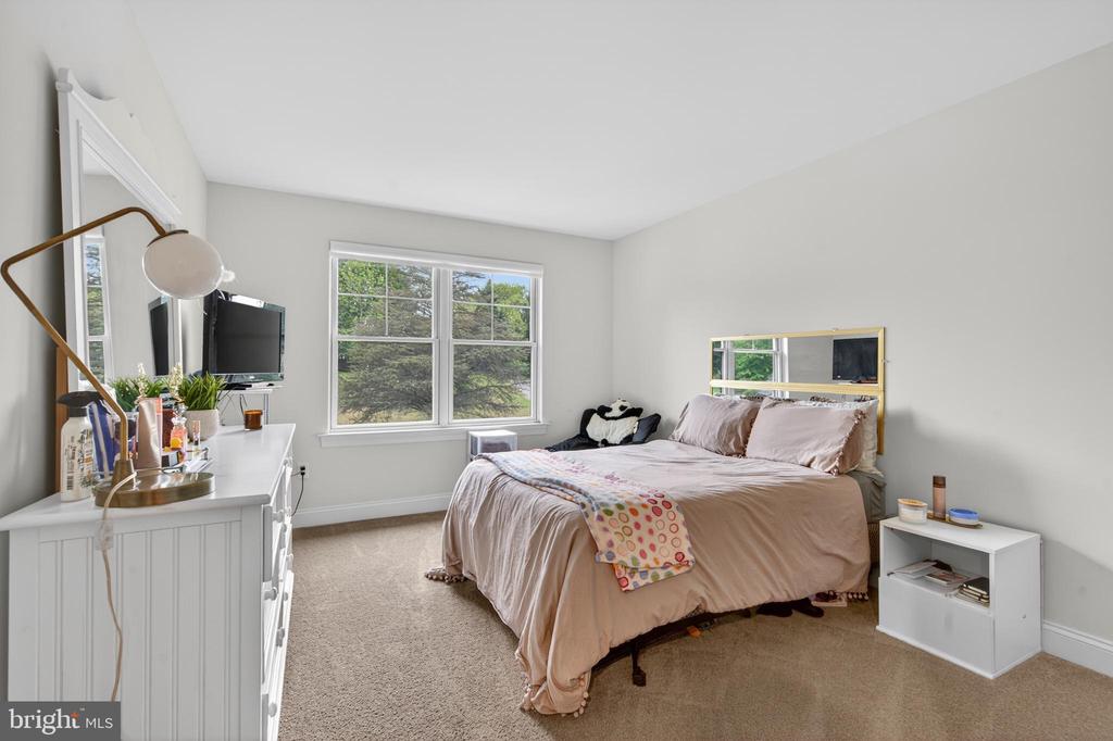 7 OVERFIELD LANE