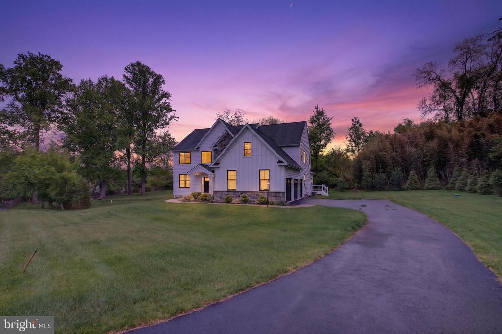 7 OVERFIELD LANE