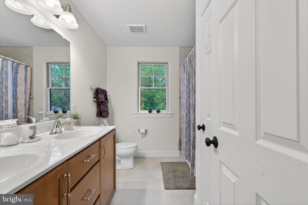 7 OVERFIELD LANE