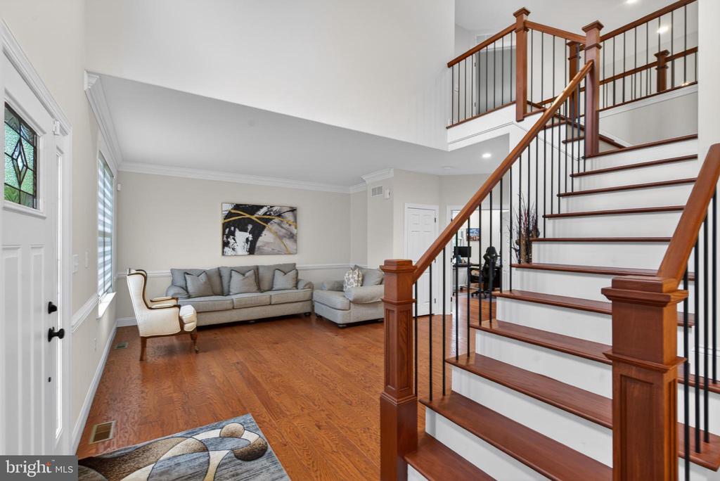 7 OVERFIELD LANE