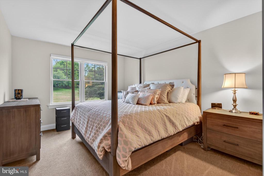 7 OVERFIELD LANE