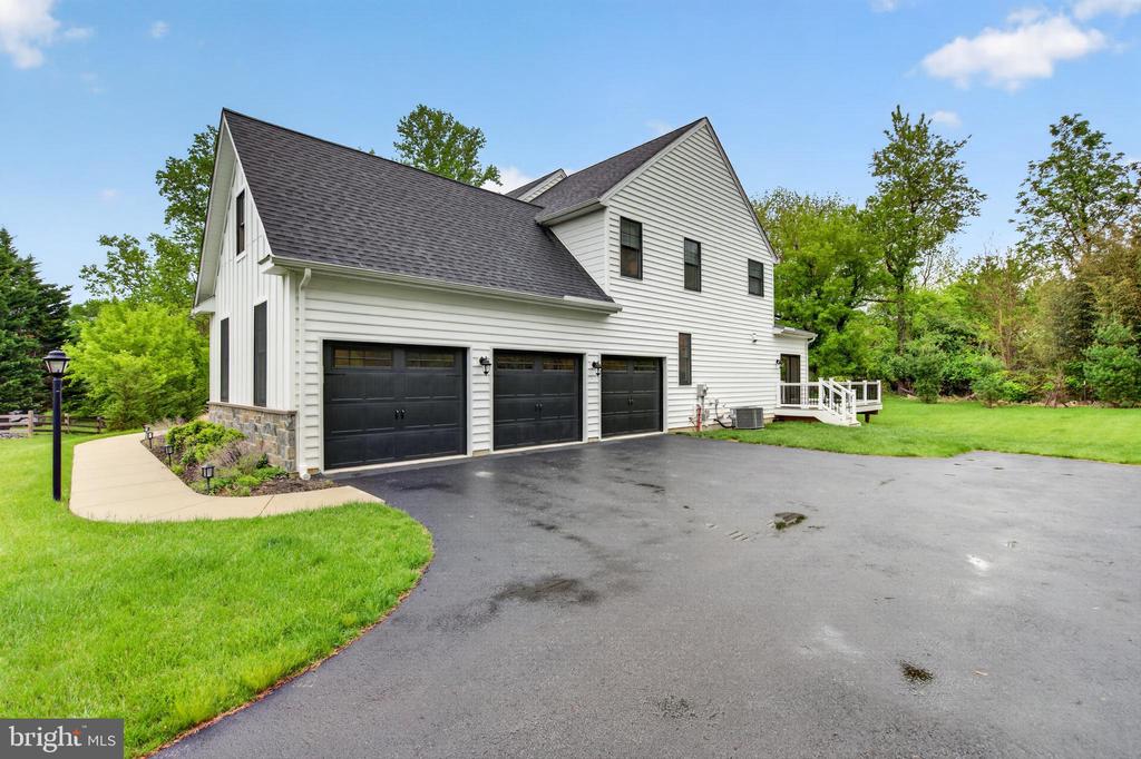 7 OVERFIELD LANE