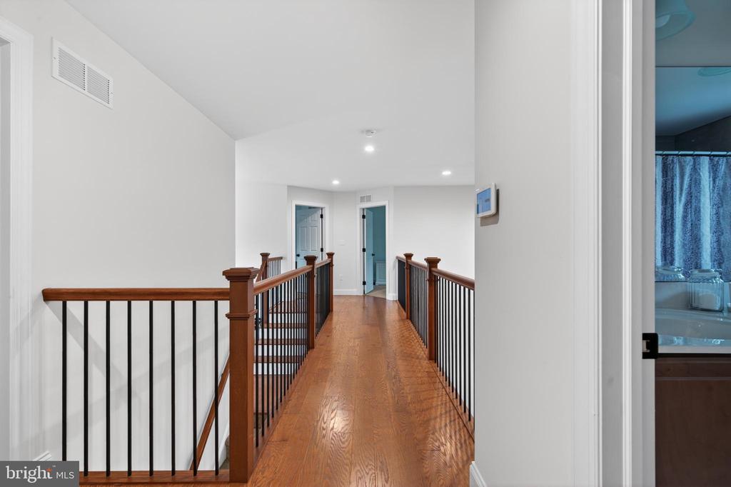 7 OVERFIELD LANE