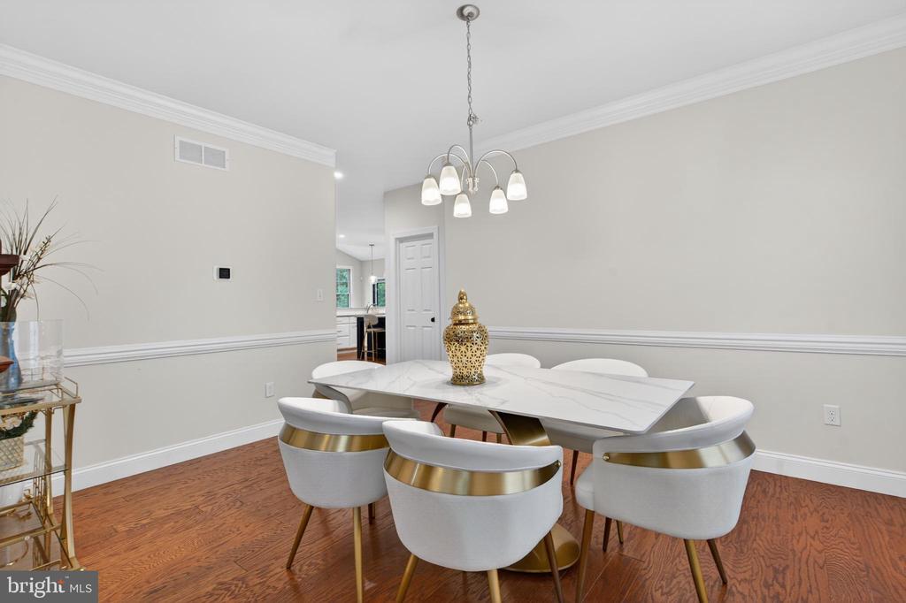 7 OVERFIELD LANE