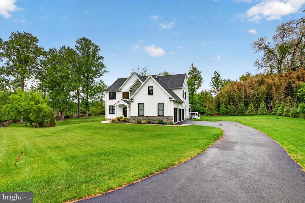 7 OVERFIELD LANE