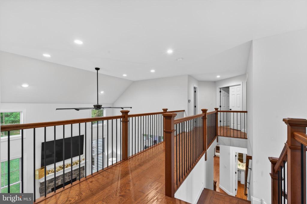 7 OVERFIELD LANE