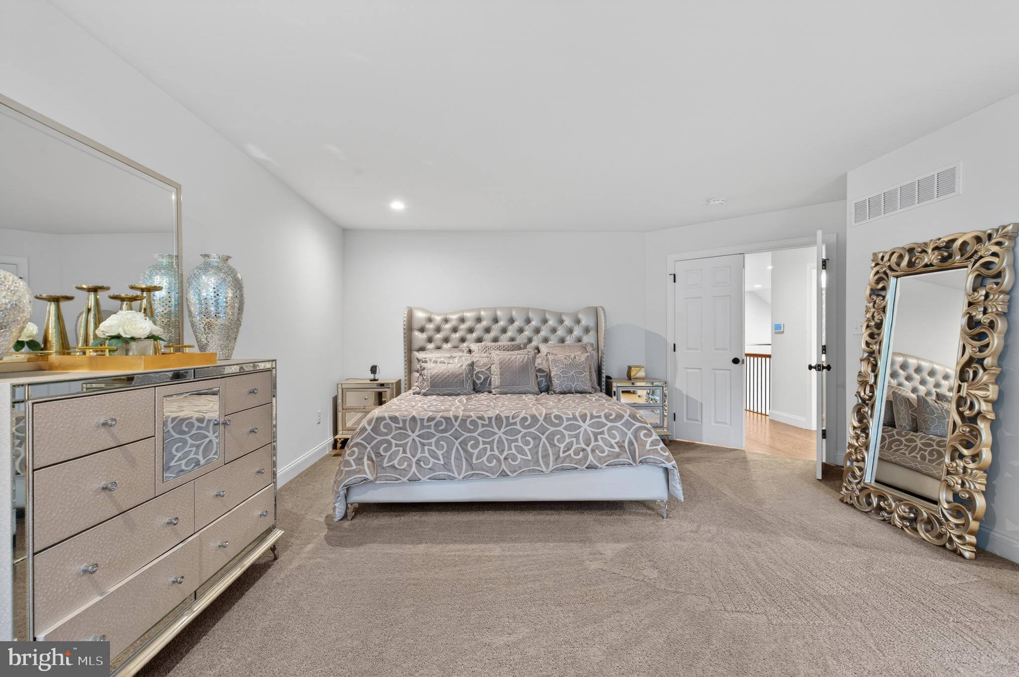 7 OVERFIELD LANE