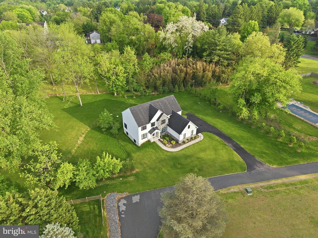 7 OVERFIELD LANE
