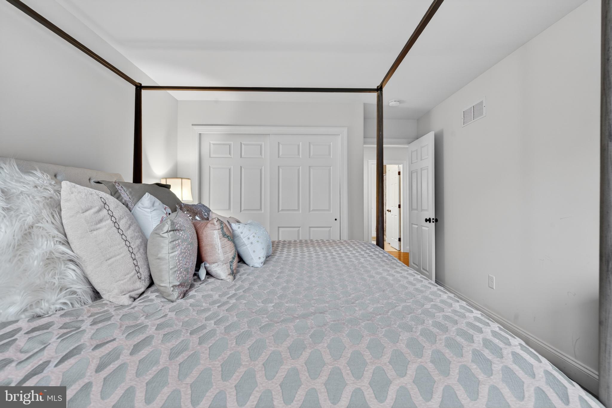 7 OVERFIELD LANE