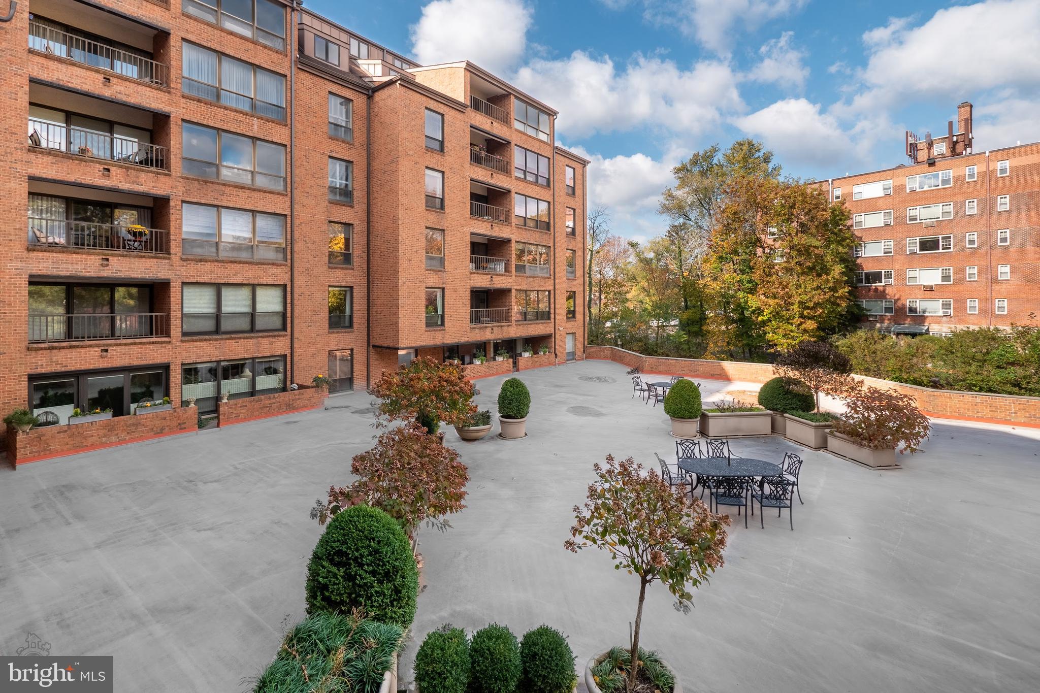 100 Grays Ln #207