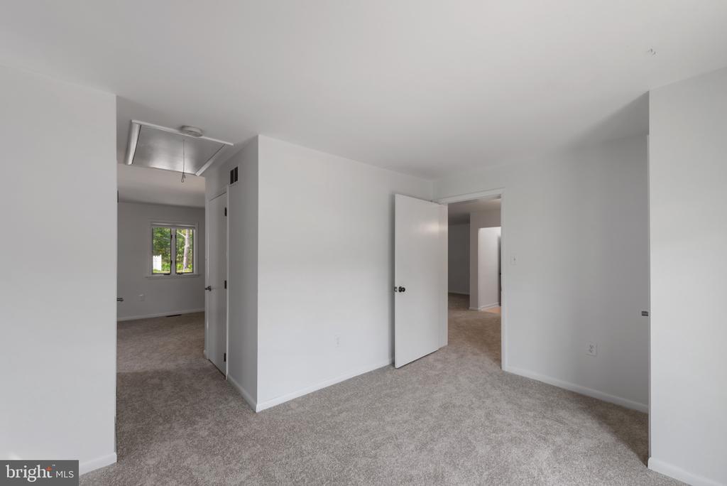 438 Hillside Rd