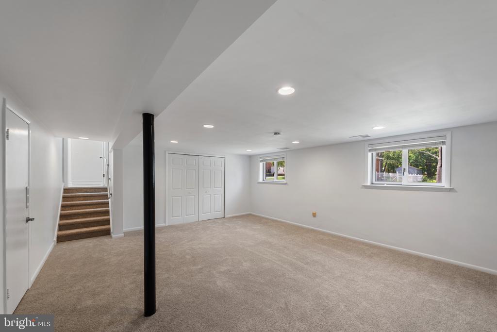 438 Hillside Rd