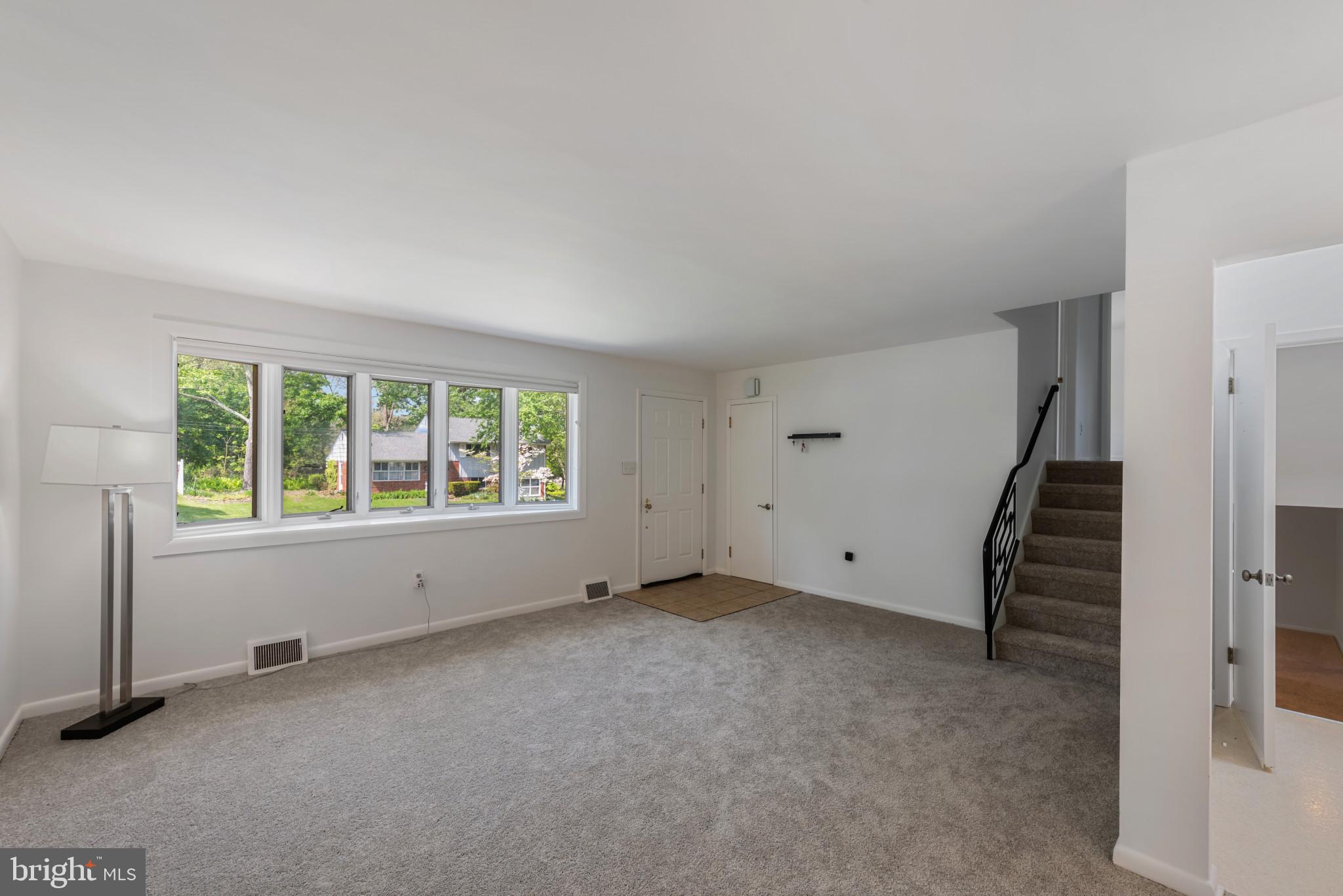 438 Hillside Rd