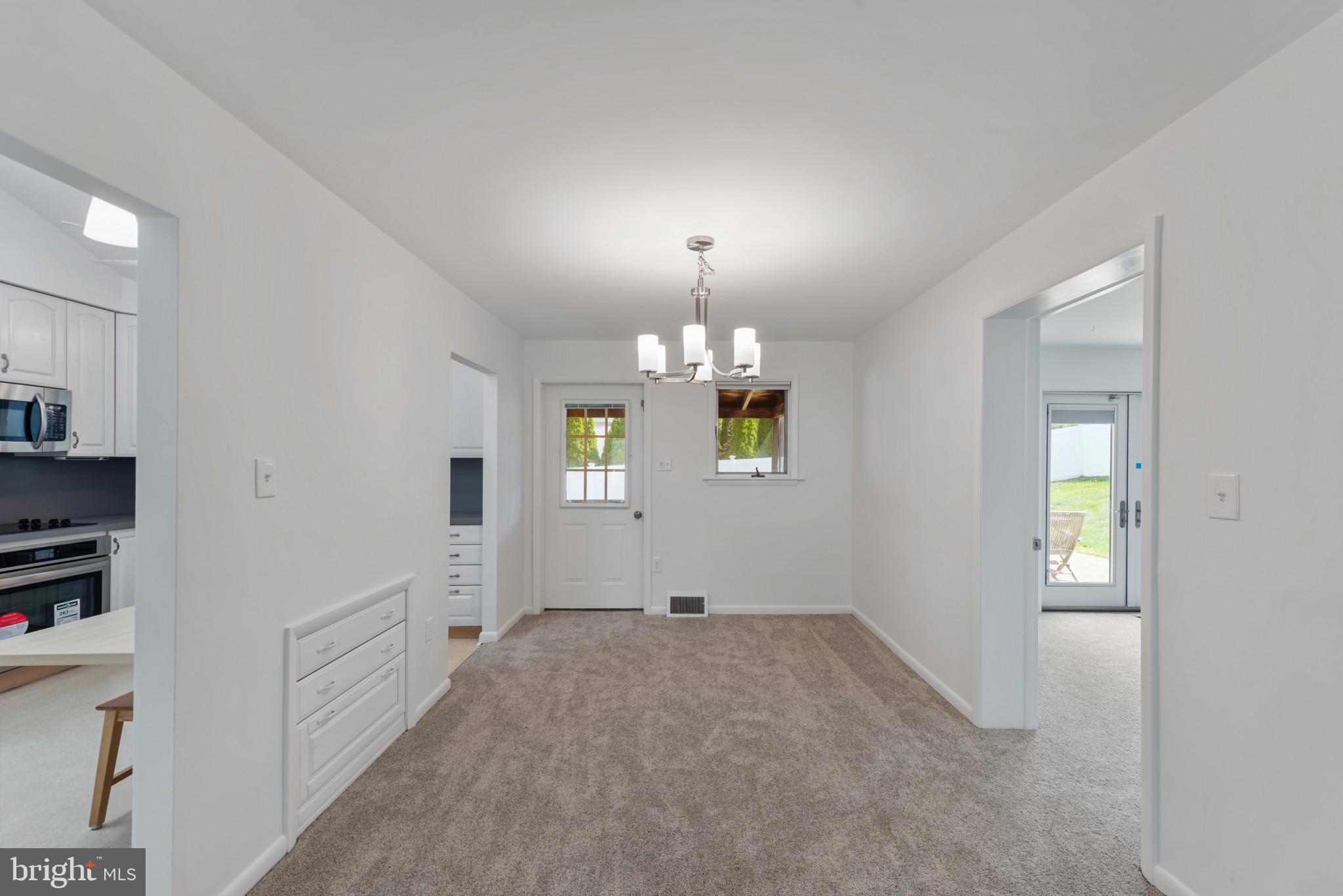 438 Hillside Rd