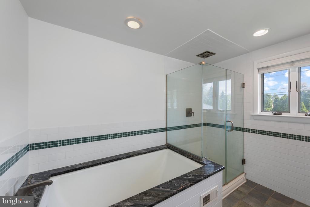 438 Hillside Rd
