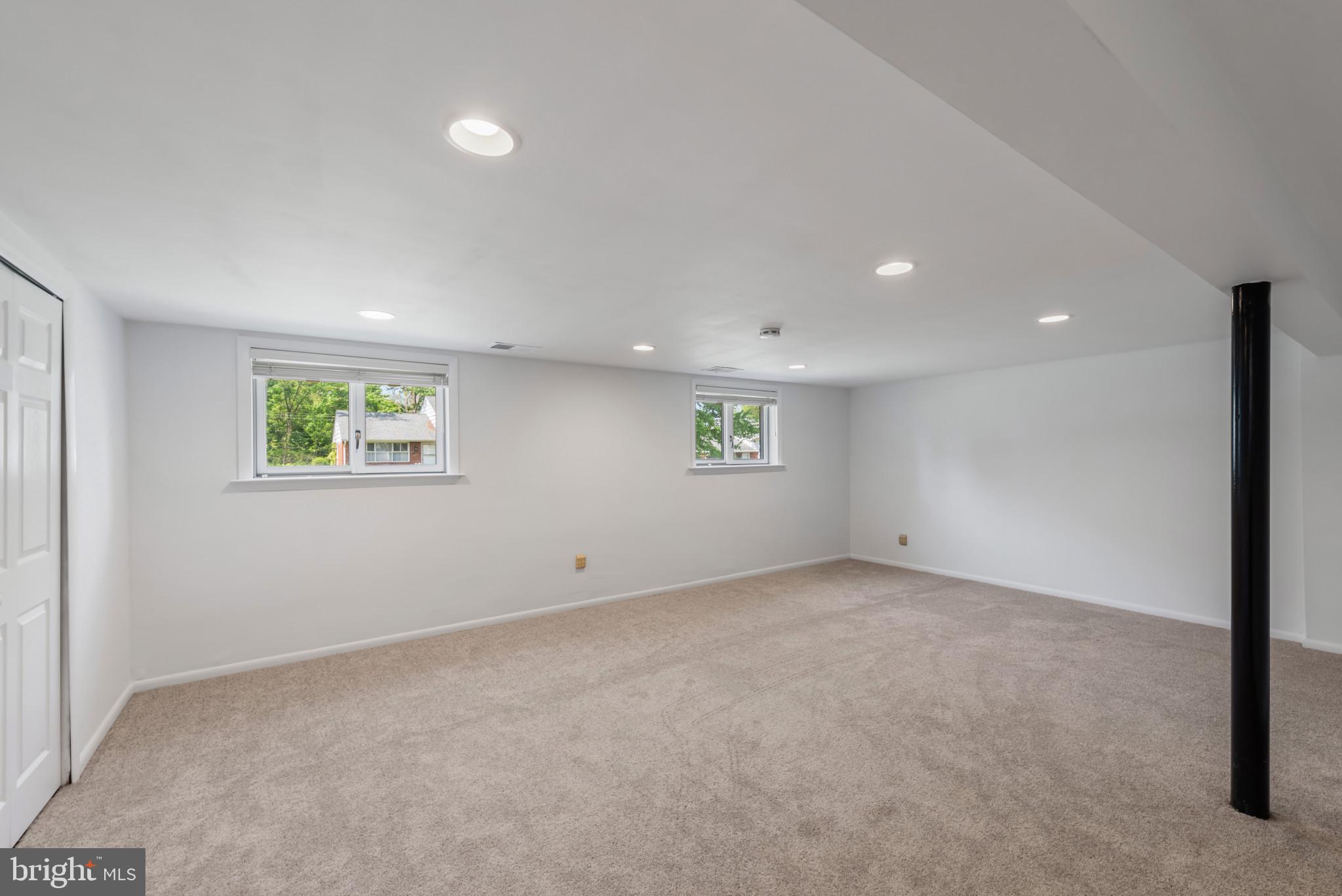 438 Hillside Rd