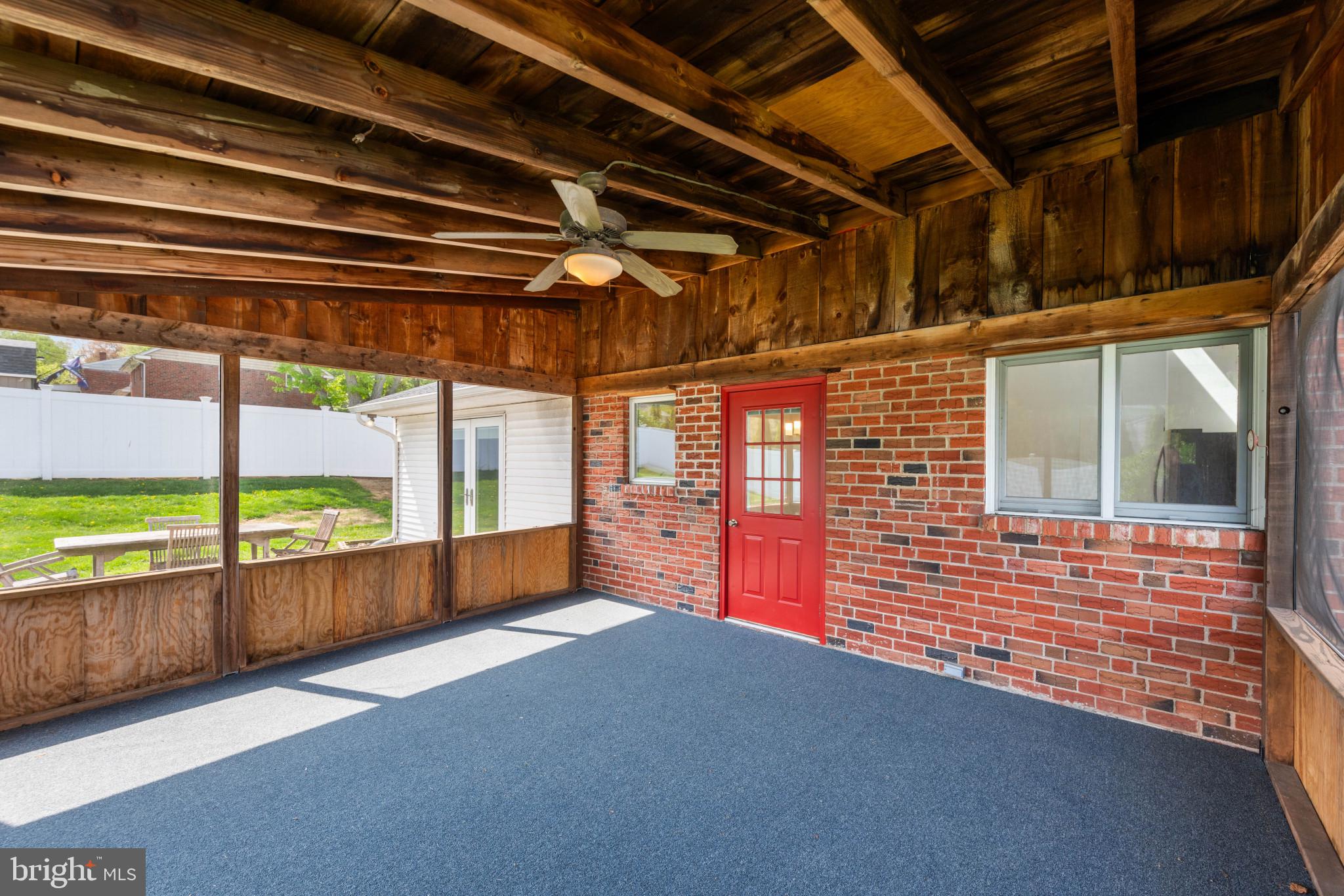 438 Hillside Rd