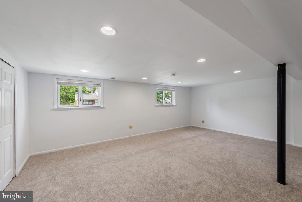438 Hillside Rd
