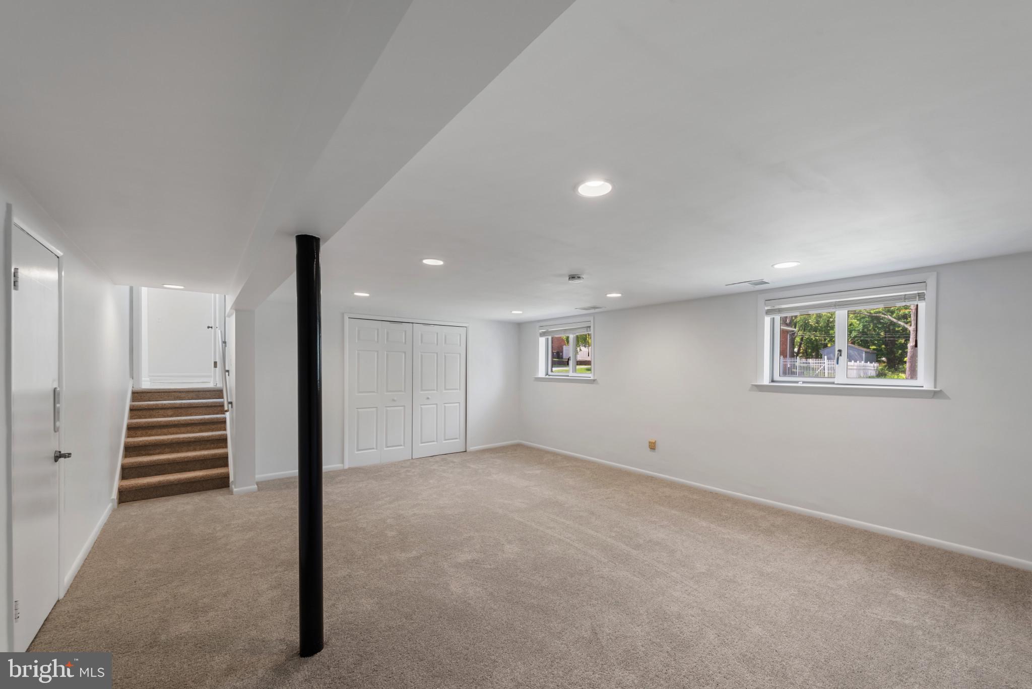 438 Hillside Rd
