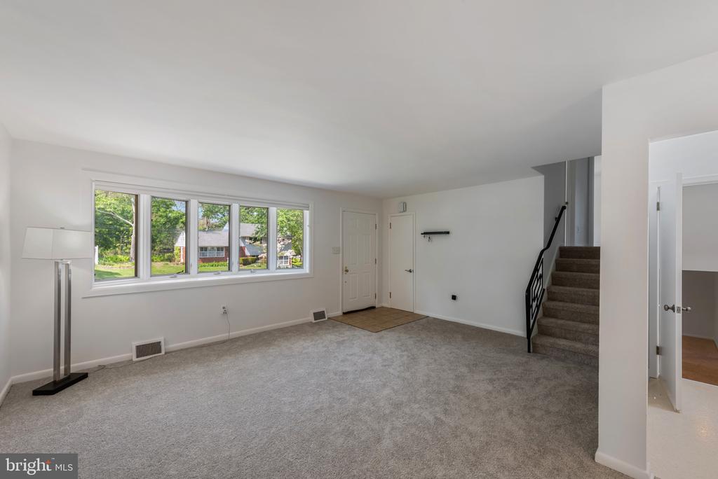 438 Hillside Rd