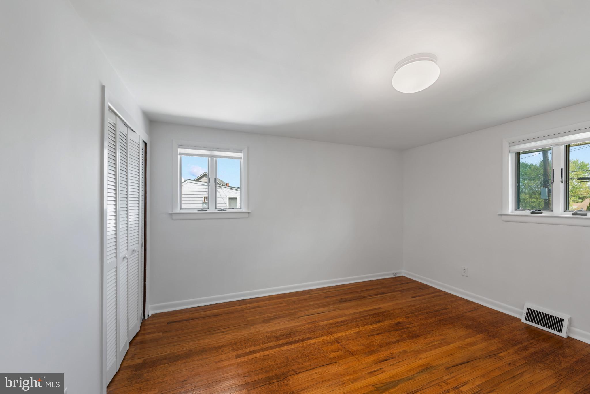 438 Hillside Rd