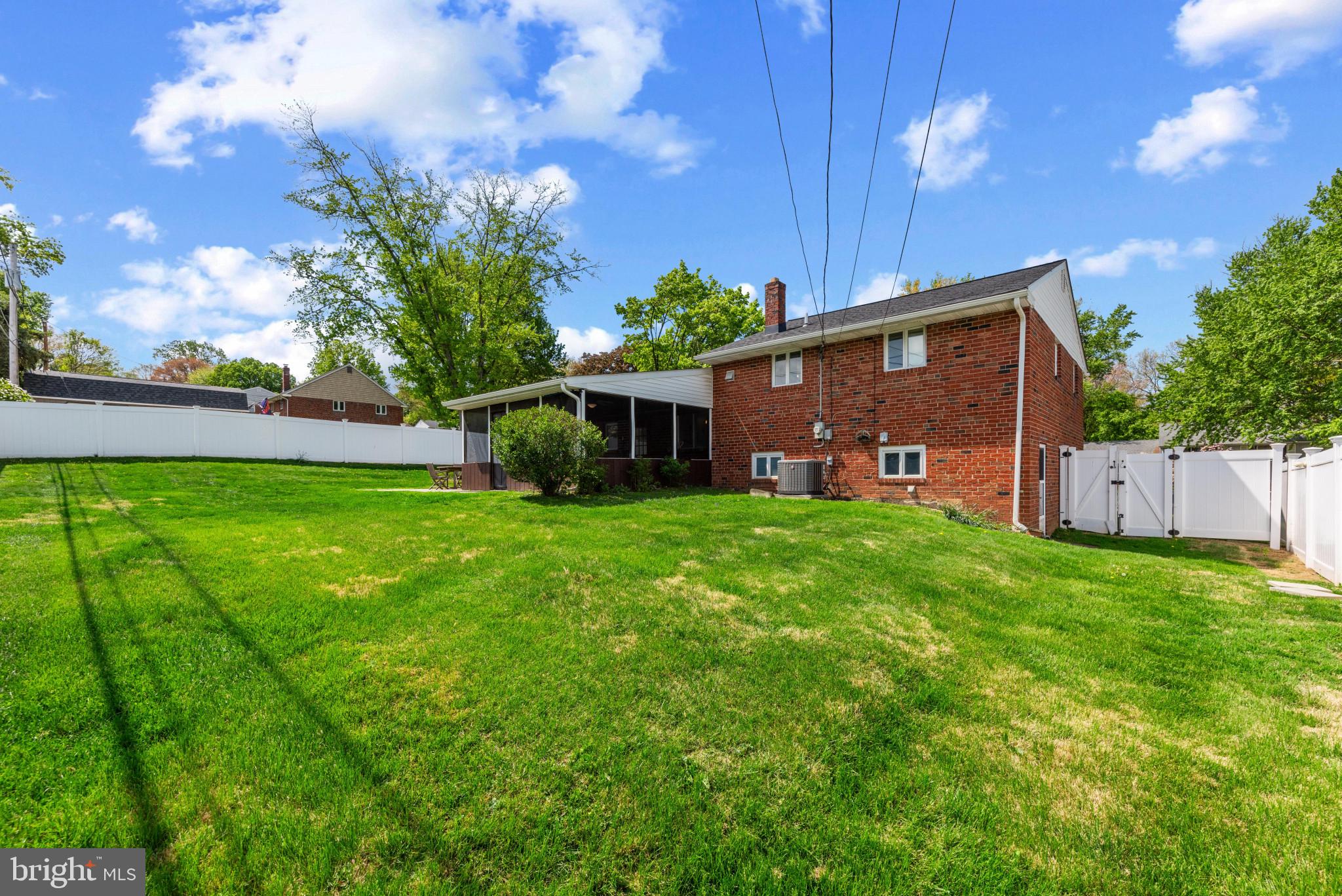 438 Hillside Rd