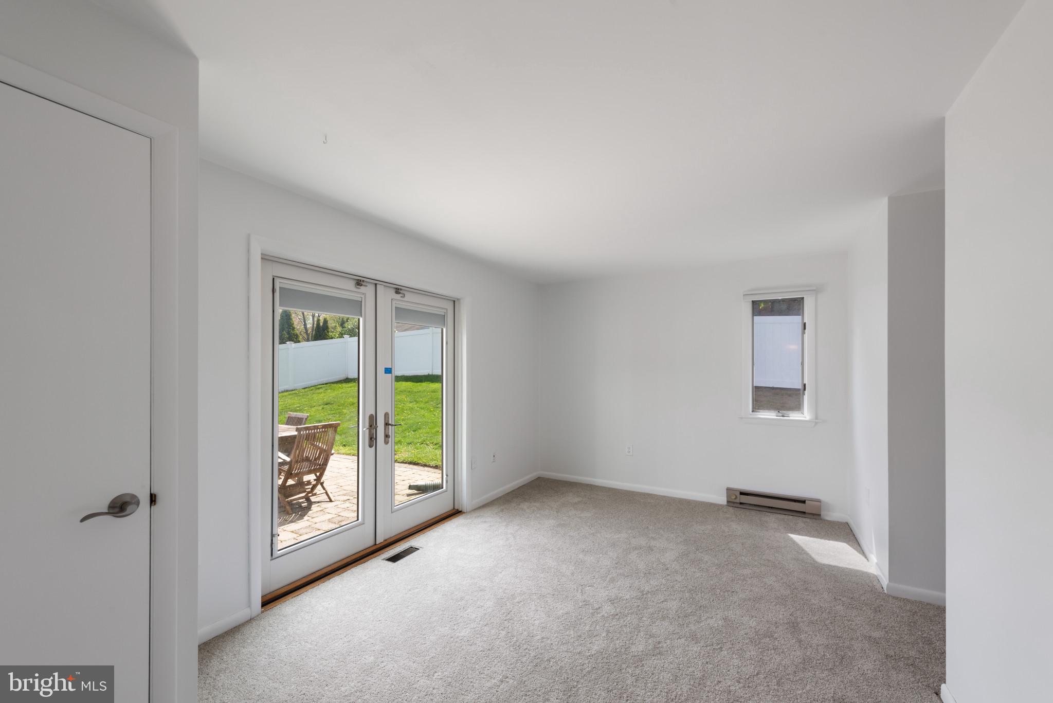 438 Hillside Rd
