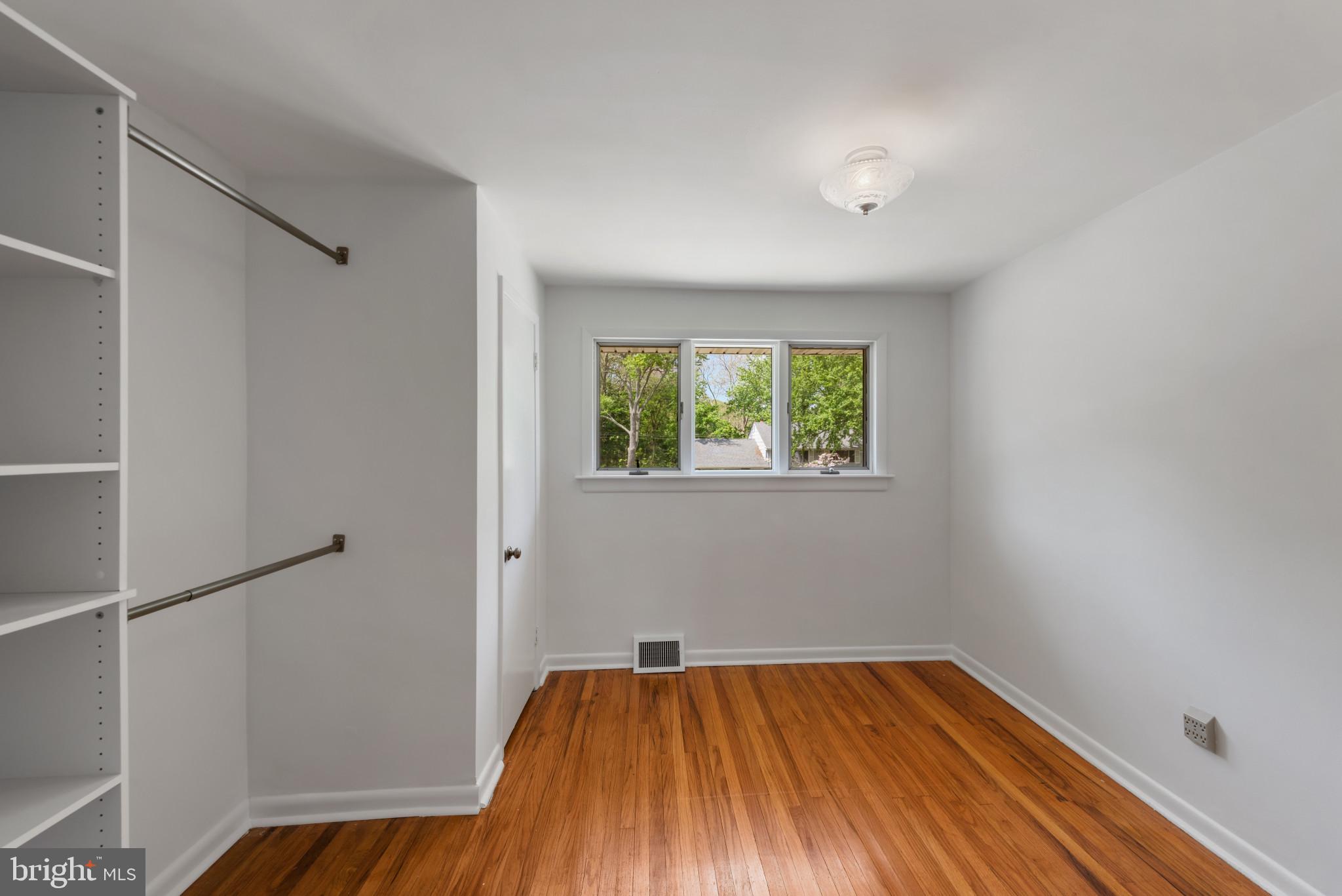 438 Hillside Rd