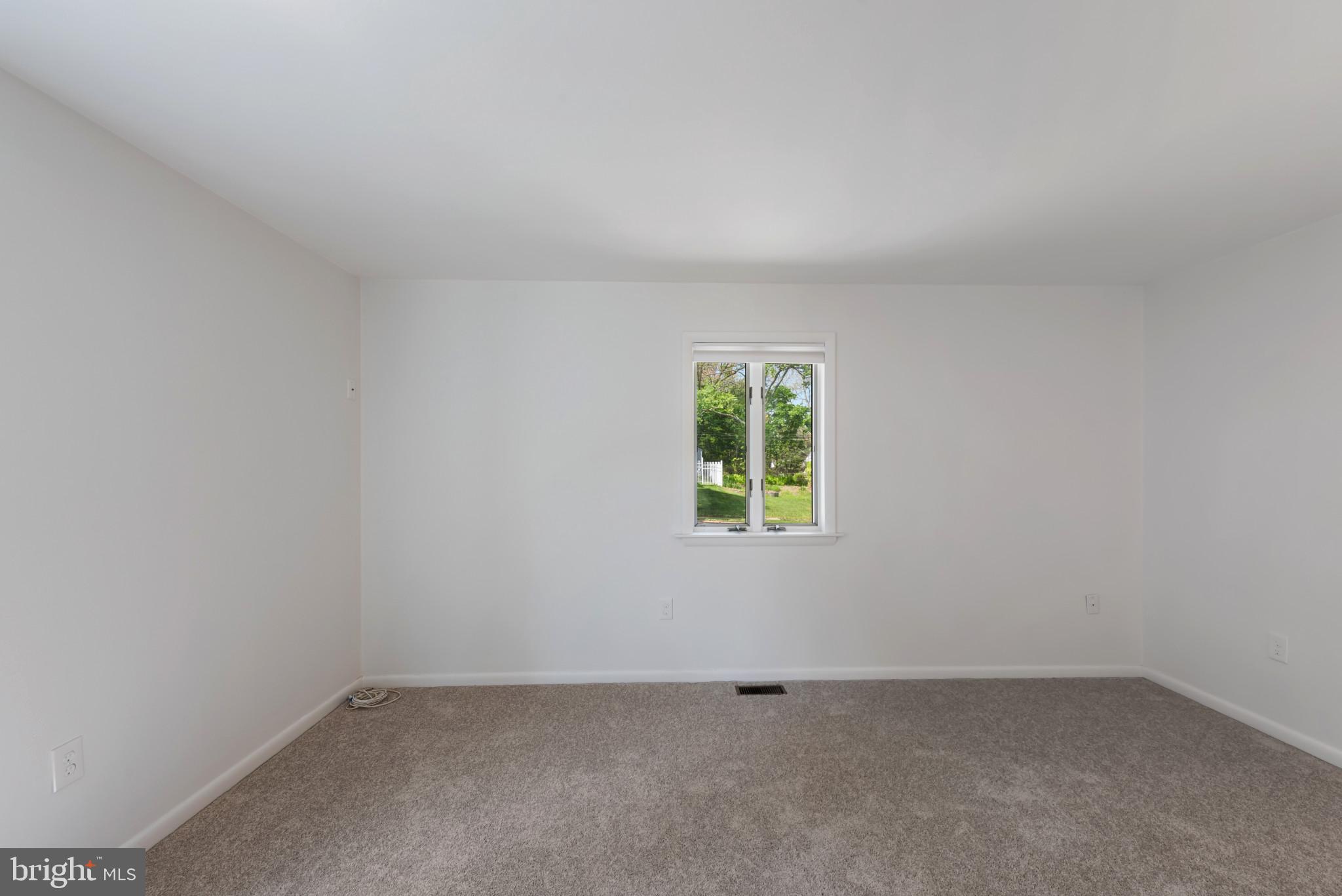 438 Hillside Rd