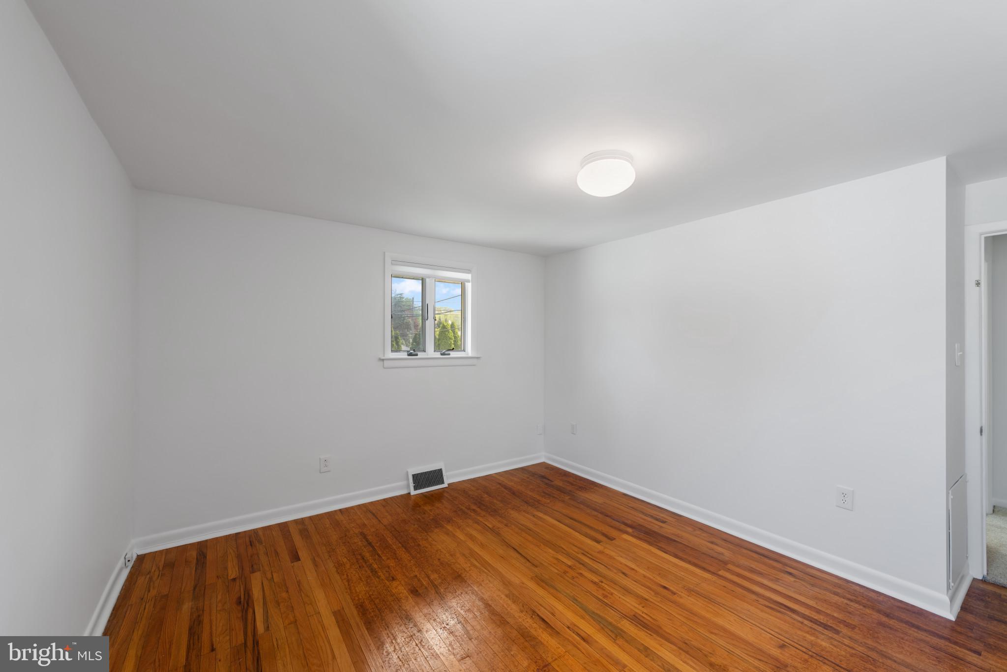 438 Hillside Rd