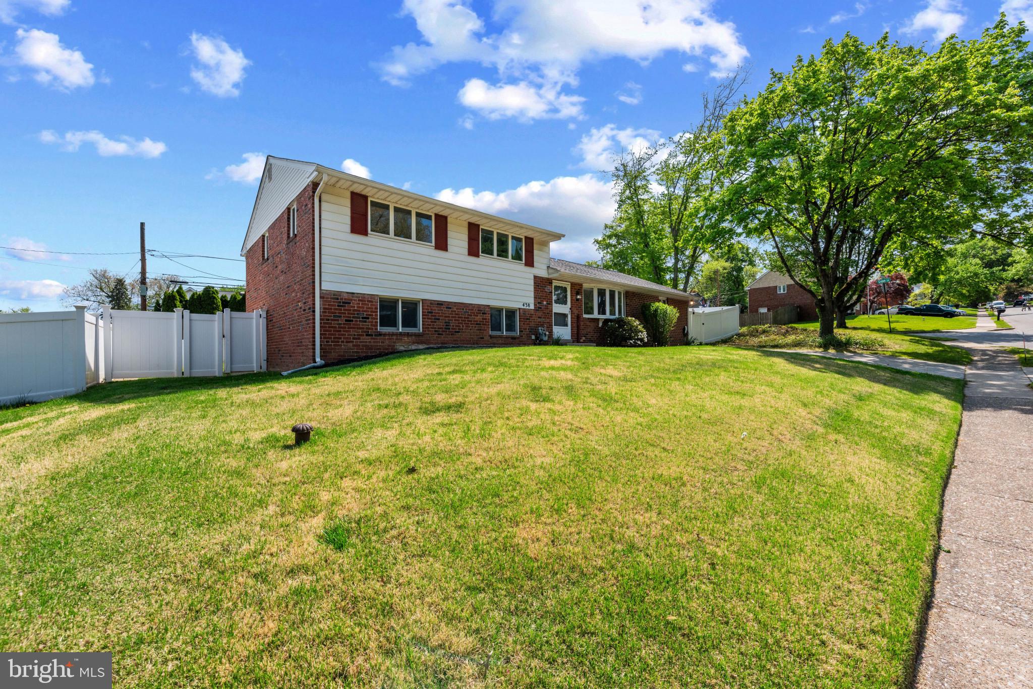 438 Hillside Rd