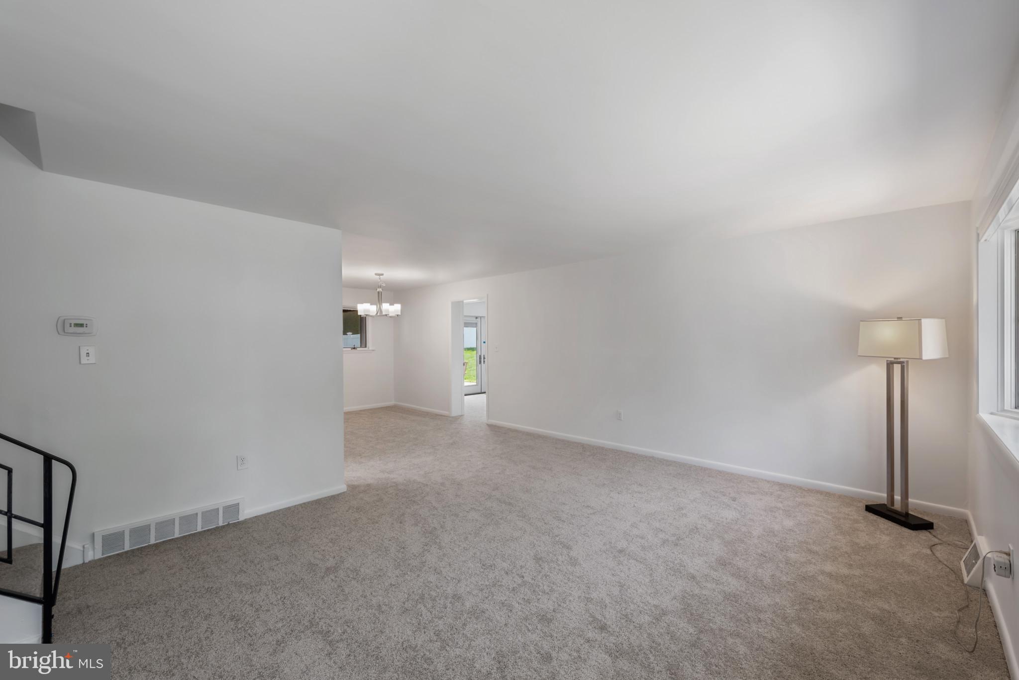 438 Hillside Rd