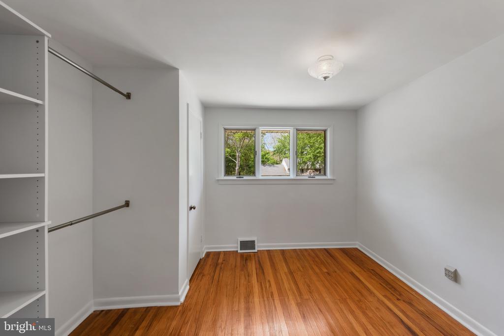438 Hillside Rd